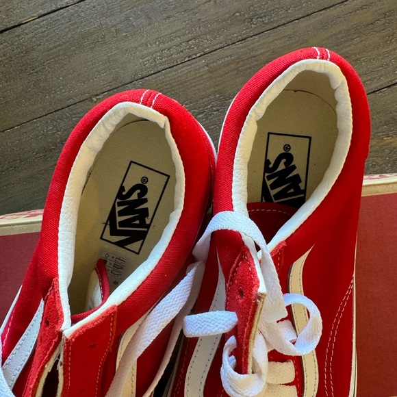 NWT Vans Unisex Closed-Toe Trainers ladies size 9.5 red/white - Picture 5 of 7